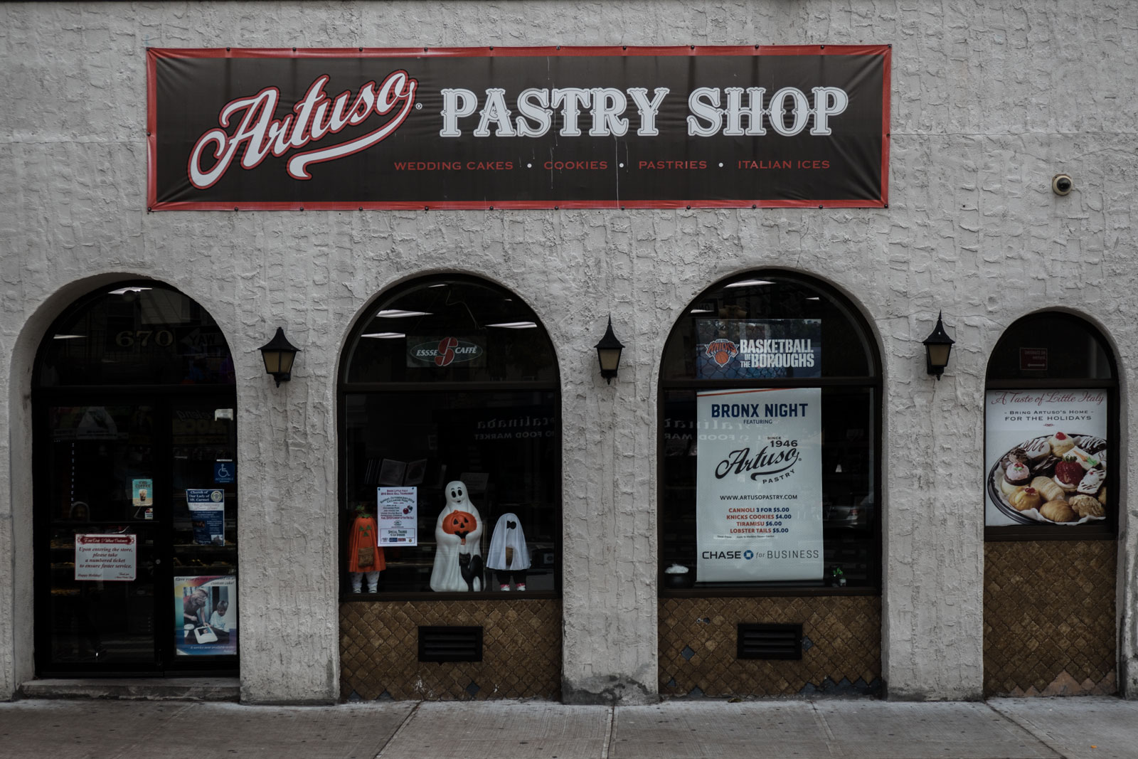 Artuso’s-Pastry-Shop-Bronx-Little-Italy-1600×1067