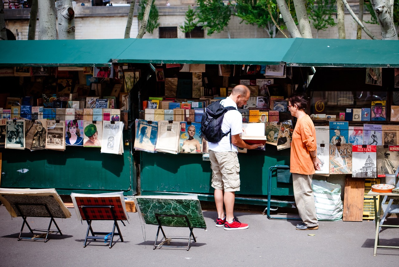 Seine book selling